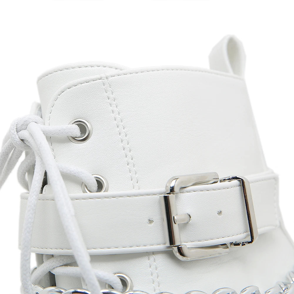 Wysokie buty z łańcuszkiem - białe