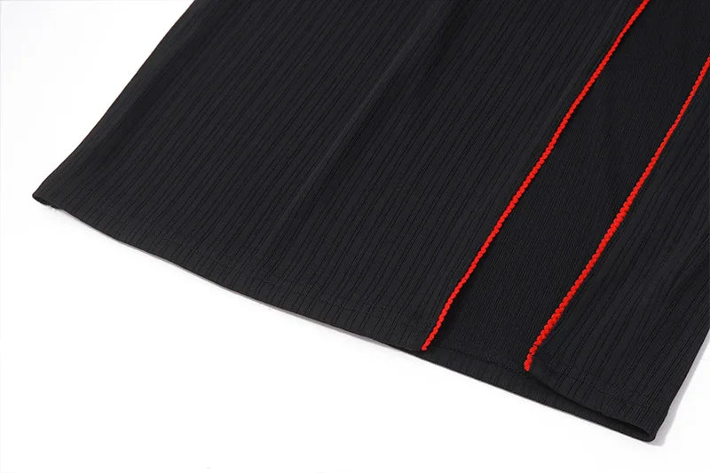 Vestido negro con lazo.