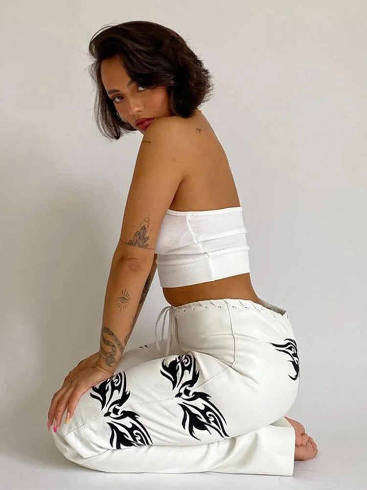 PANTALÓN GÓTICO FABRICADO EN PIEL ECOLÓGICA DE ESTILO URBANO