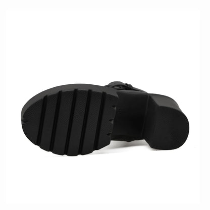 Zapatos de plataforma de mujer con tacones gruesos.