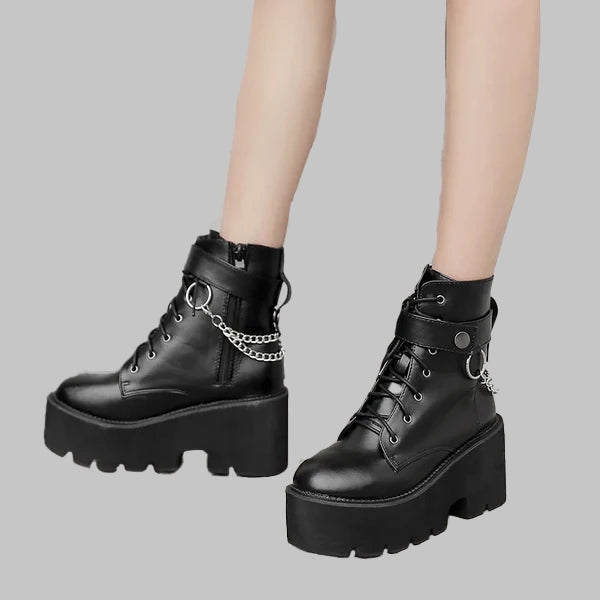 ZAPATOS GÓTICOS DE PIEL ECO EN NEGRO CON CADENA