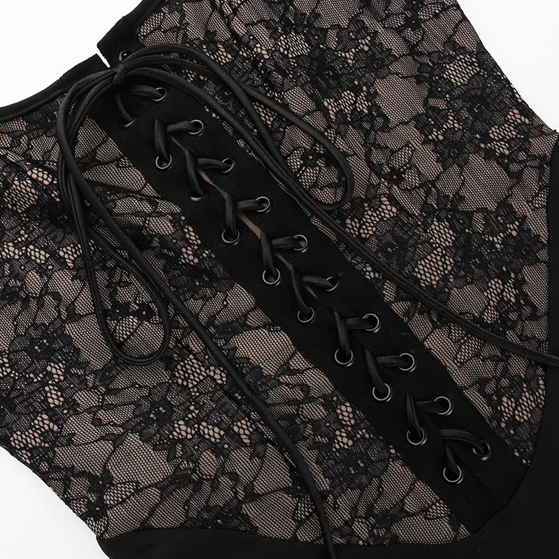 vestido gótico de encaje con tirantes