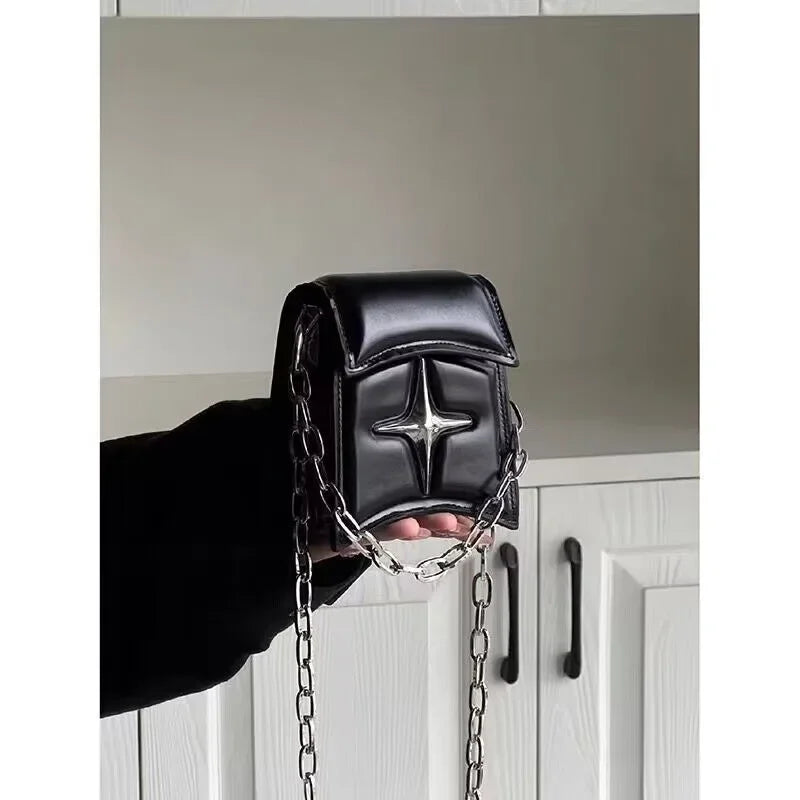 Bolso de cadena con cruz - negro