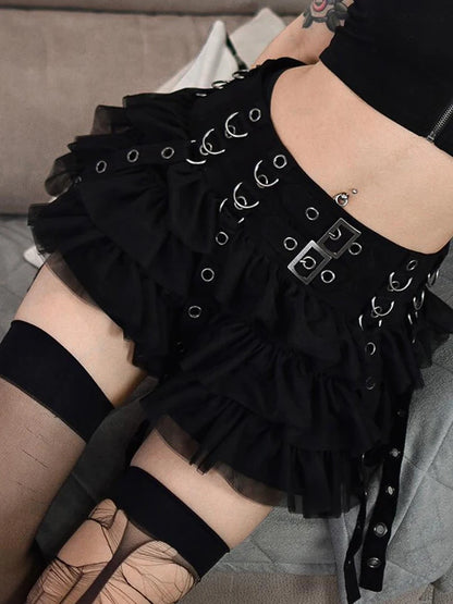 Falda plisada con cadenas