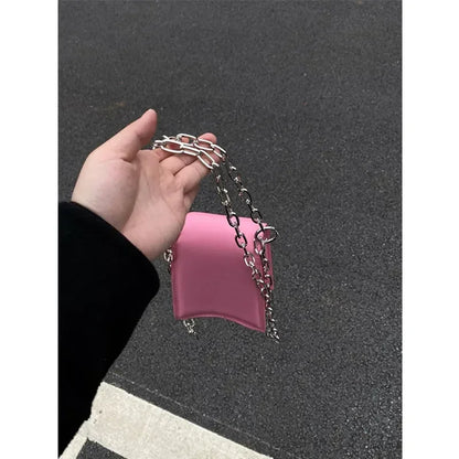 Bolso con cadena y cruz - rosa