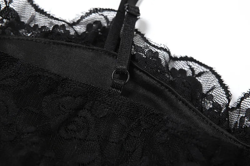 Vestido gótico de encaje oscuro