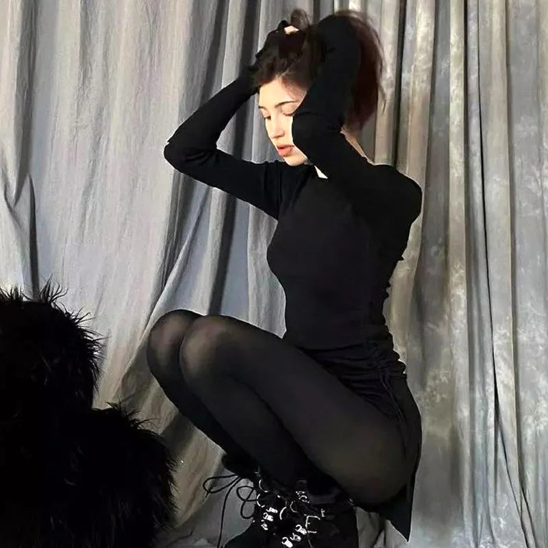 Vestido sexy con mangas largas.