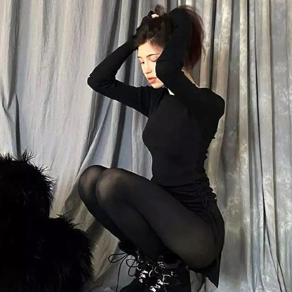 Vestido sexy con mangas largas.