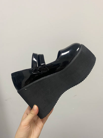 Cuñas góticas sobre plataforma