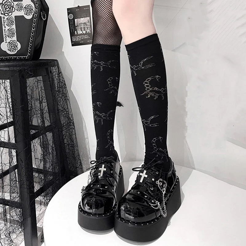 Zapatos de cuña góticos.