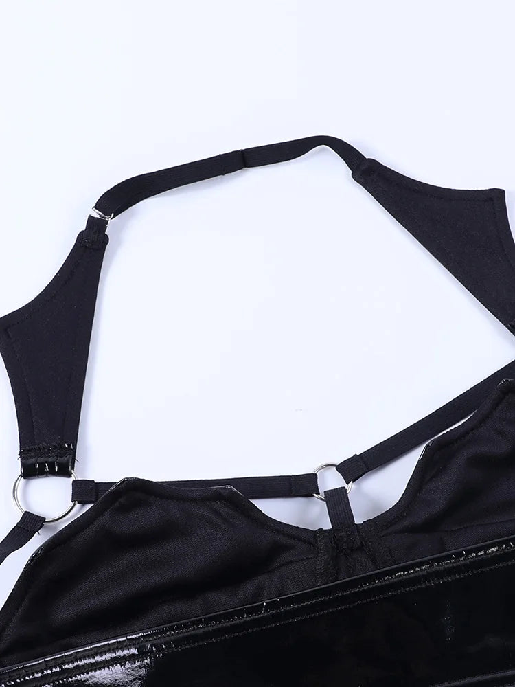 Top corto gótico en forma de murciélago.