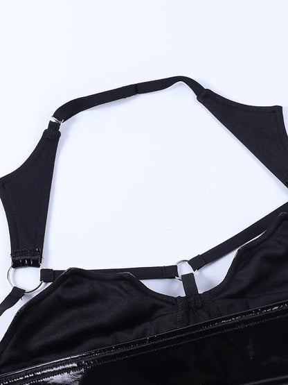 Top corto gótico en forma de murciélago.